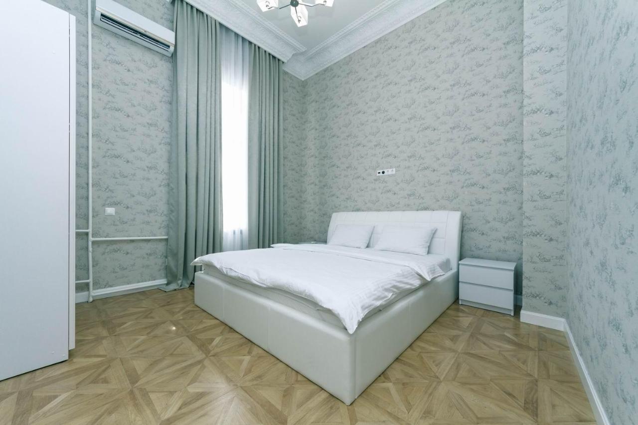 Luxury Beatiful Apartment On Pyshkinska Street Київ Екстер'єр фото